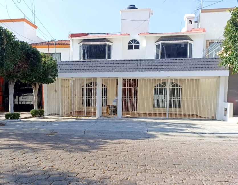 CASA BONITA QUERETARO – LAS ARBOLEDAS | Aramil inmobiliaria